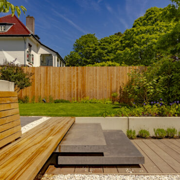 Bestrating aanleg tuin met luxe buitenverblijf Overveen